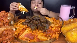 SPICY MUTTON SUKHA,CHEESY CHEETOS MOZZARELLA STICKS,RED SAUCE PASTA AND SPICY CHICKEN POCKETS|EATING