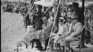 مانور نیروهای ویژه هوابرد تیمسار خسروداد در حضور محمدرضا شاه پهلوی و شهبانو فرح دریاچه سد کرج ‌۱۸ شهریور ۱۳۴۲ چتربازان شاهنشاهی